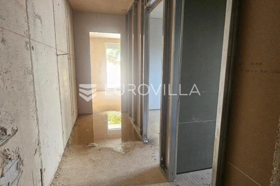 trogir, seget donji stan 50,2 m² s terasom i vrtom u novogradnji s garažom i liftom - slika 5
