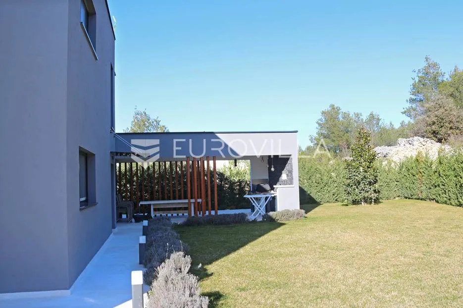 šibenik, vila s bazenom, saunom i vrtom dostupna od kolovoza - slika 29