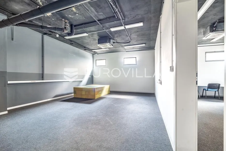 Zagreb, Špansko, poslovni prostor 206 m² u suterenu zgrade, 2 zasebna ulaza