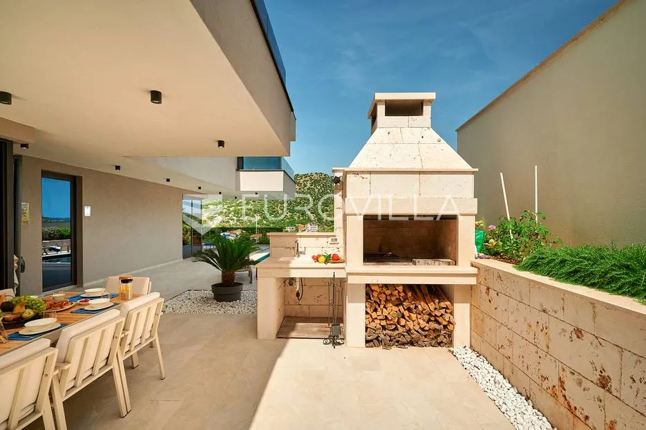 trogir - marina, luksuzna vila s bazenom i wellnessom - slika 28