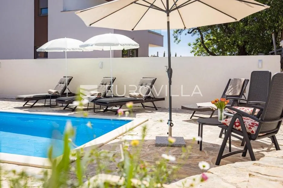 medulin, istra, luksuzna samostojeća vila 205 m² s bazenom i pogledom na more - slika 38