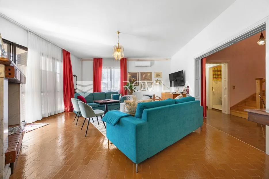 ližnjan, prostrana apartmanska kuća s tri stambene jedinice i vrtom - slika 5