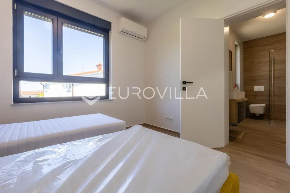 istra, poreč, suvremena kuća s privatnim vrtom, jacuzzijem i saunom - slika 12