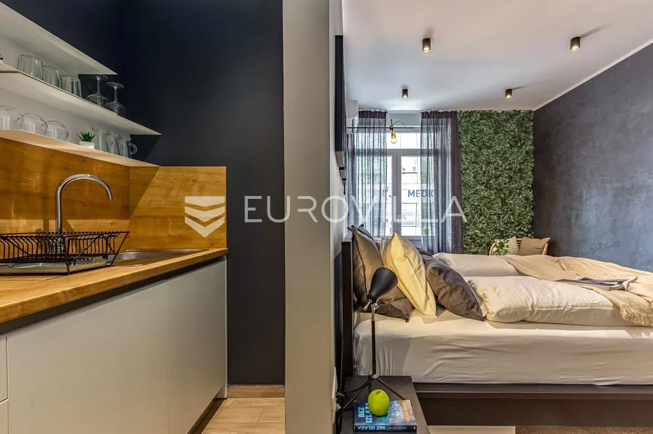 rijeka, centar, novouređen luksuzan stan nkp 98 m2 s tri apartmana - slika 26