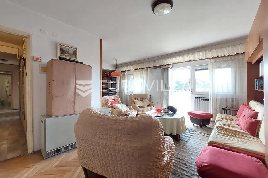 istra, pula, stan s pogledom na grad i šumu - slika 5