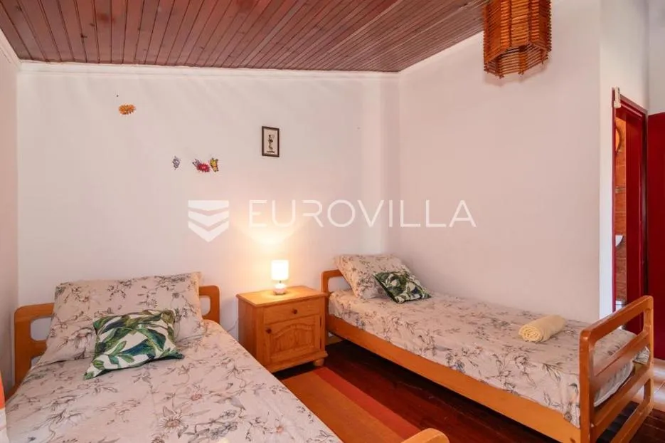 pag, pag kuća razvedena na četiri etaže 155 m², u samom centru paga - slika 18