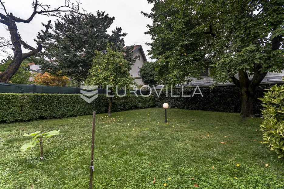 varaždin, centar, stambeno poslovna kuća površine 185 m² - slika 23