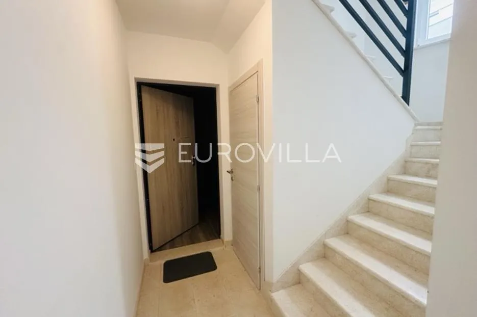istra, pula, moderan dvosoban stan 52 m², s vrtom, širi centar grada - slika 11
