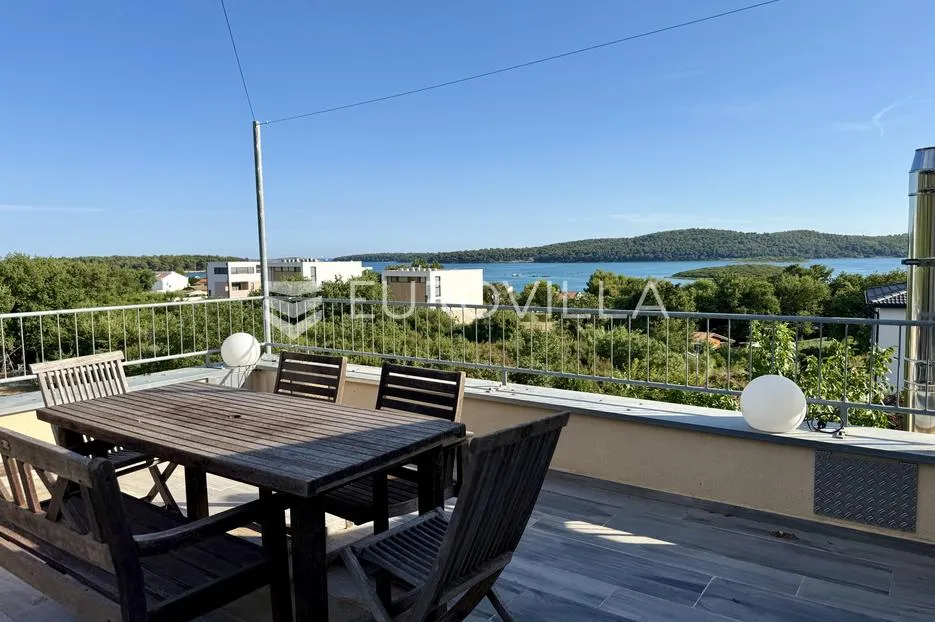medulin, kuća s bazenom, dvije krovne terase i panoramskim pogledom na more - slika 20