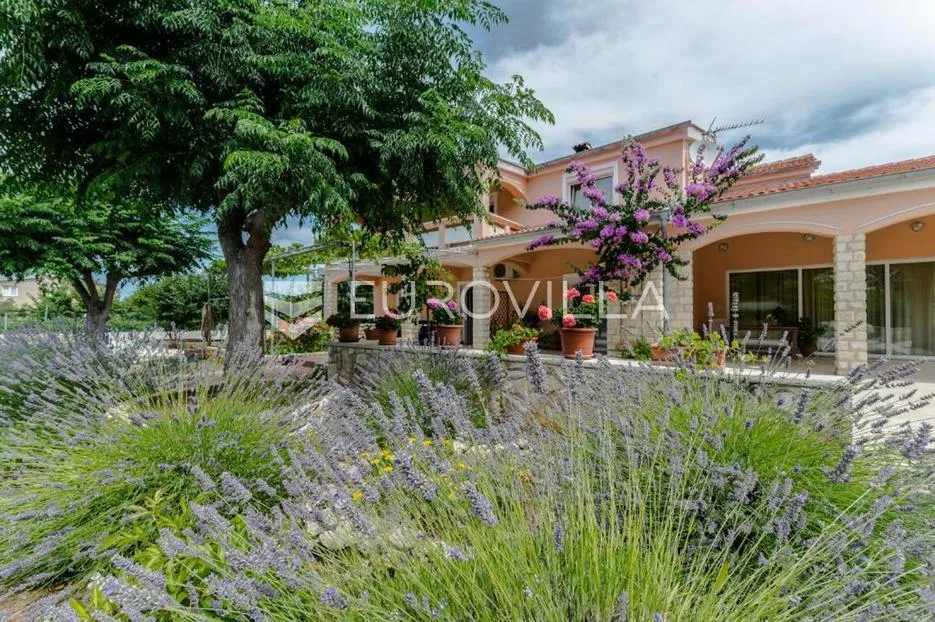zadar, vir, samostojeća kuća, prekrasan vrt, mogućnost restorana u prizemlju, veliki potencijal - slika 6