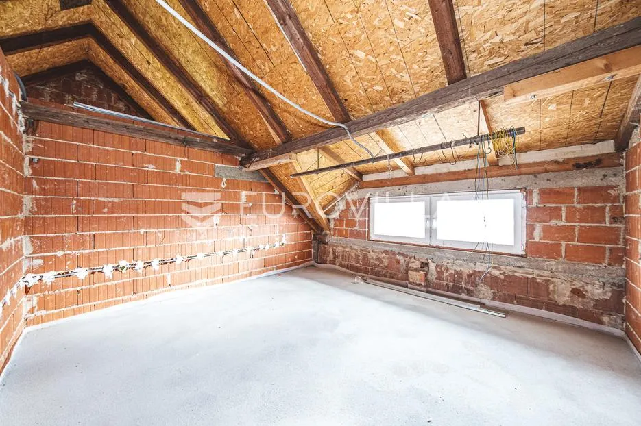 zaprešić okolica, brdovec, predivna kuća s 3 garaže 316 m² - slika 13