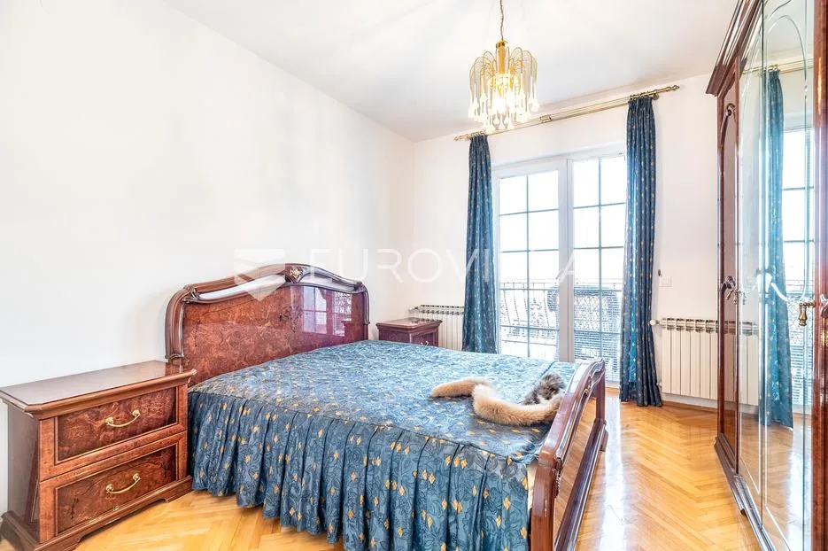 zagreb, bukovac, prekrasna obiteljska samostojeća kuća 380 m², garaža, okućnica - slika 13