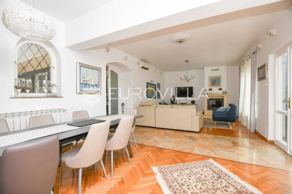 istra, umag, prekrasna kuća s bazenom prvi red do mora 430 m² - slika 45