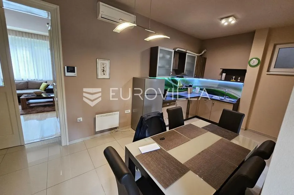 osijek, centar, najam uređenog četverosobnog stana površine 94 m² - slika 2