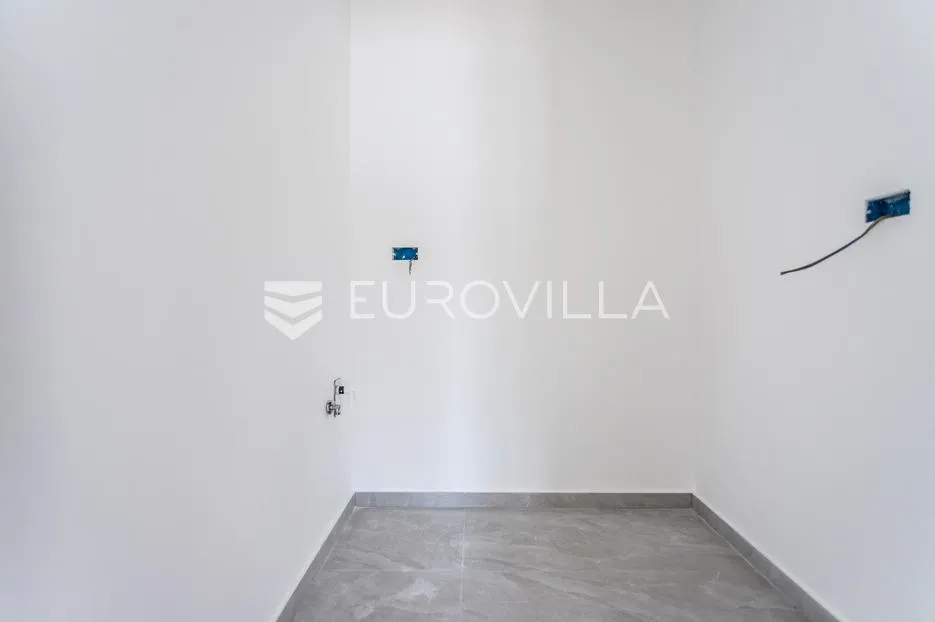 vodice, prostran dvosoban stan, 115,56 m² - slika 8
