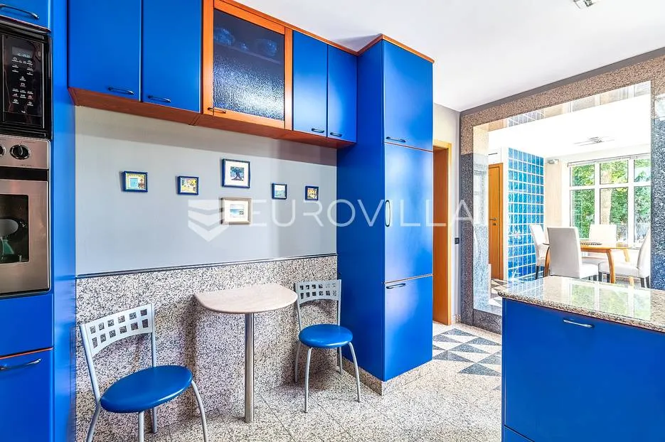 samobor, centar prekrasna obiteljska kuća 760 m² na parceli 1000 m² - slika 10