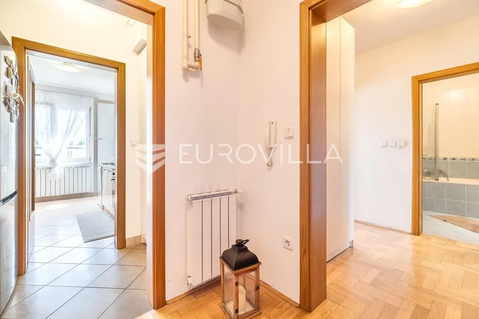 zagreb, maksimirsko naselje, prostran dvosoban stan s 2 garaže 101,5 m². - slika 6