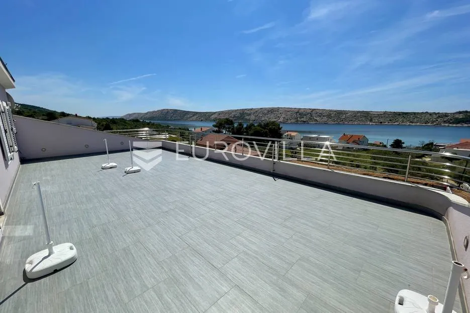 otok rab, barbat, predivan penthouse na vrhu apartmanske ville 66 m² - slika 10