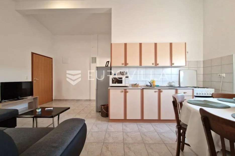 vir, 100m od mora, kuća s 4 apartmana i pogledom na more - slika 6