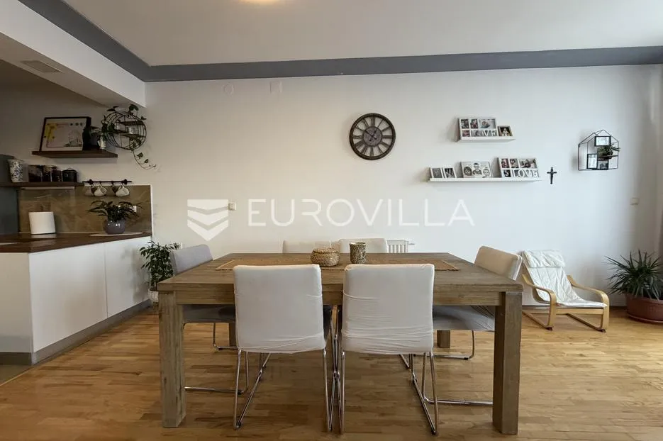 đakovo, centar, prostran trosoban stan od 112 m² u zgradi s liftom - slika 8