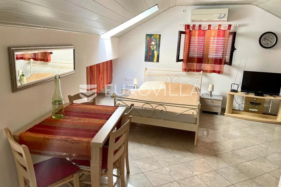 crikvenica, kuća sa 4 apartmana i 2 poslovna prostora, centar, pogled na more - slika 25