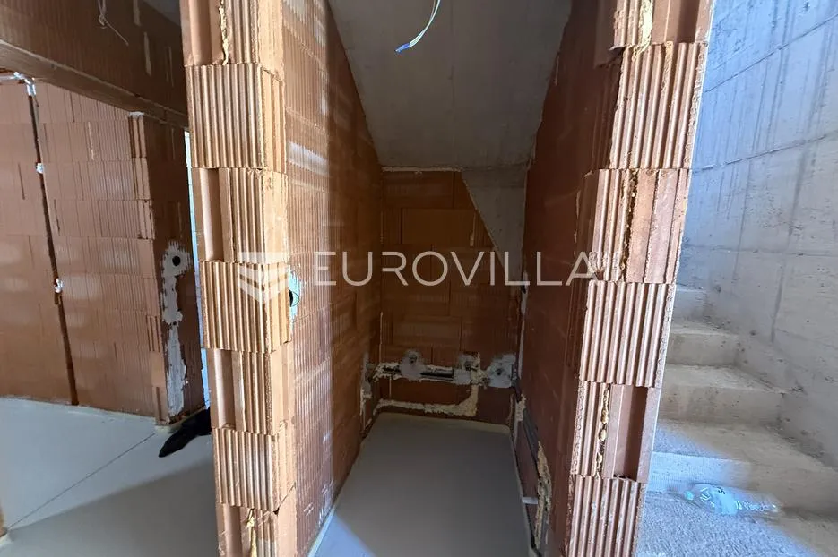 istra, ližnjan, elegantna dvojna novogradnja s vrtom 111 m² - slika 27