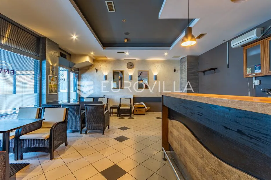 varaždin, centar, poslovni prostor površine 145 m² s terasom - slika 3