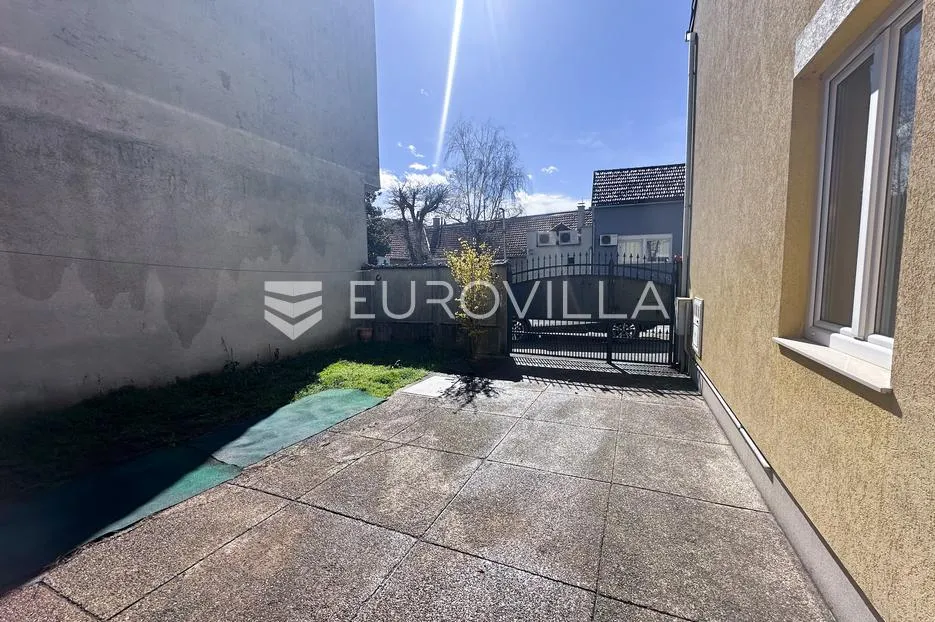 vinkovci, centar, 249.54 m² kuća na 3 etaže pomoćna zgrada te garaža - slika 22