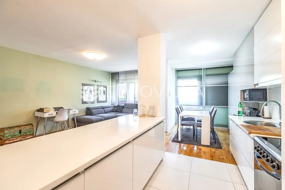 zagreb, jarun, dvosoban stan s loggiom, 64 m² - slika 2