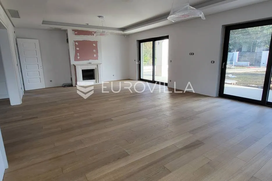 tuškanac vila 600m2 na zemljištu 5.000m2 - slika 7