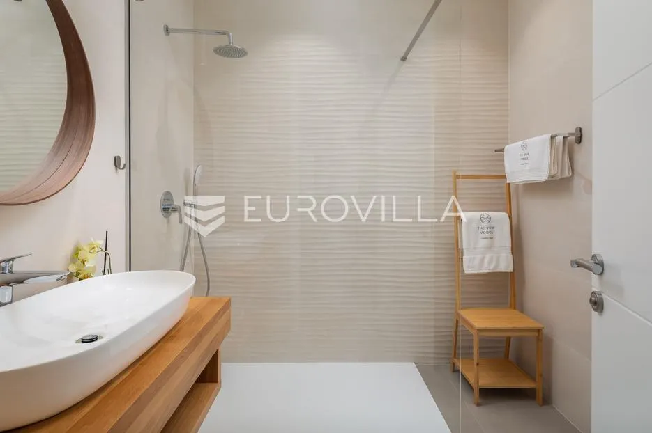 vodice, moderna vila s bazenom i pogledom na more, 332,92 m² - slika 18
