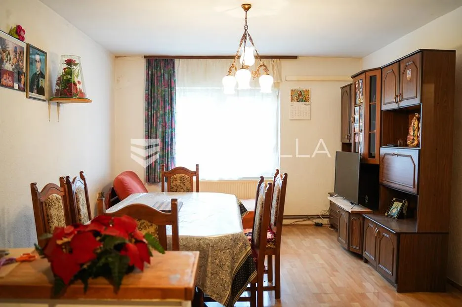 tovarnik, izuzetna prilika, prostrana kuća s tri stana i okućnicom od 1.949 m² - slika 12