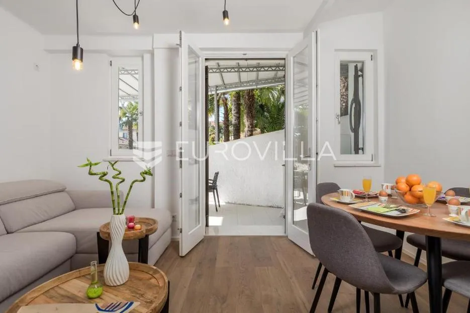 opatija, centar, najam, moderan trosoban stan od 80 m² s pogledom na more i vrtom - slika 6