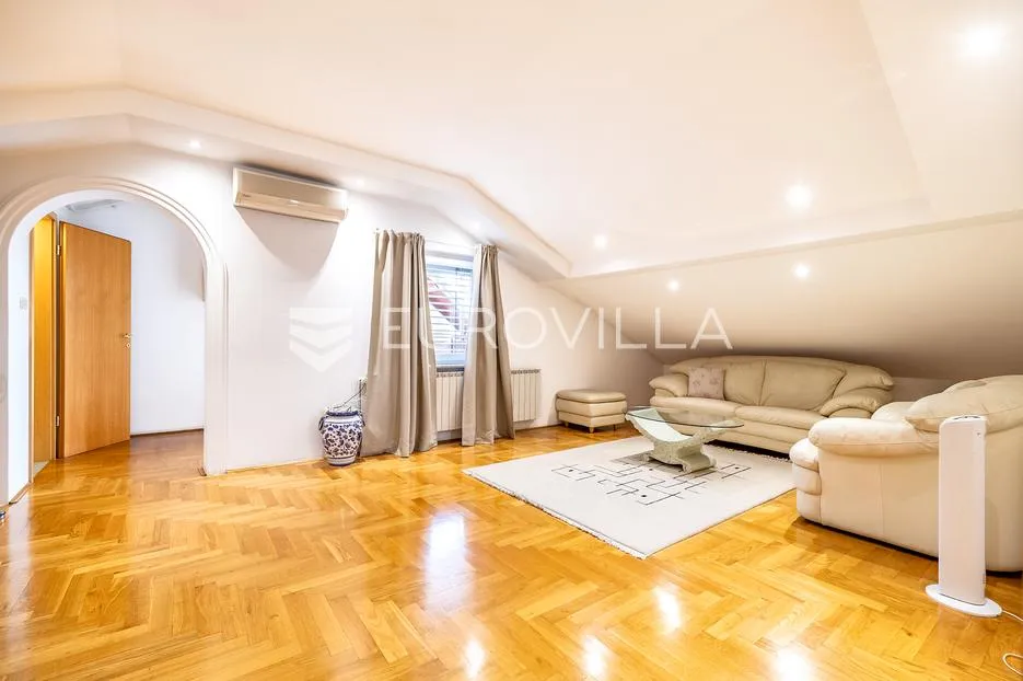 zagreb, sesvete, prekrasna obiteljska kuća 360 m² - slika 9