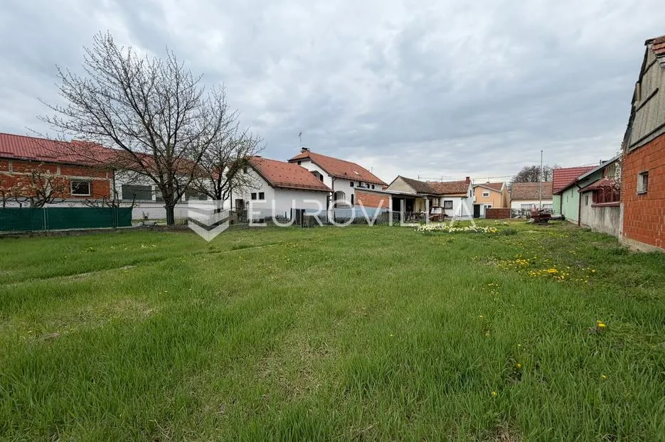 đakovo, kuća i građevinsko zemljište 1007 m², fronta 19 m - slika 10