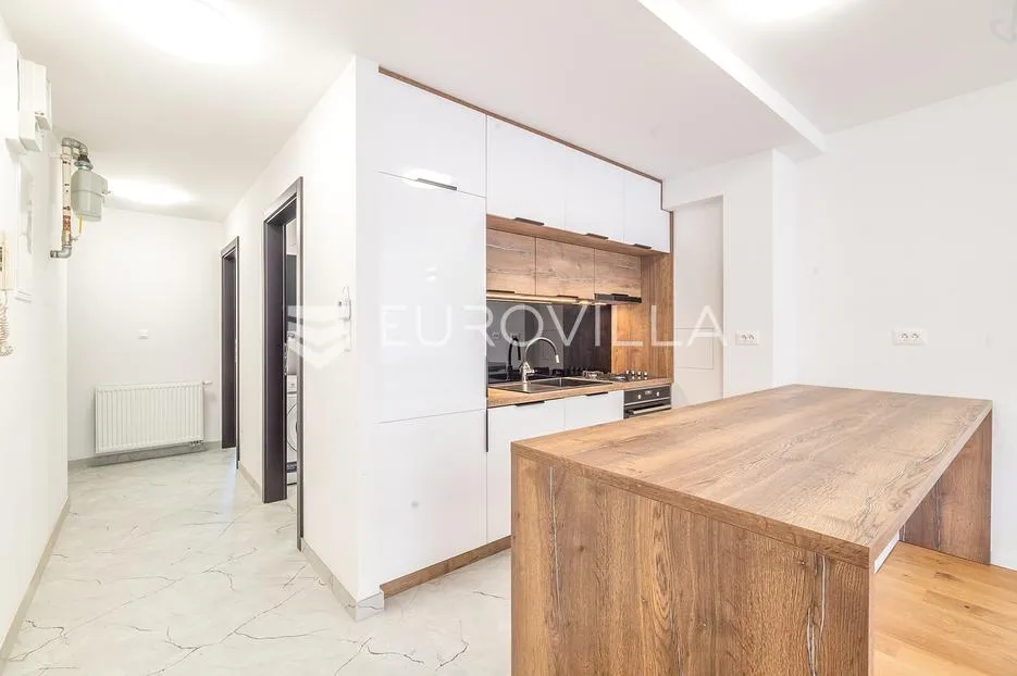 zagreb, centar, novouređen trosoban stan, 62 m², loggia, prvi najam - slika 3