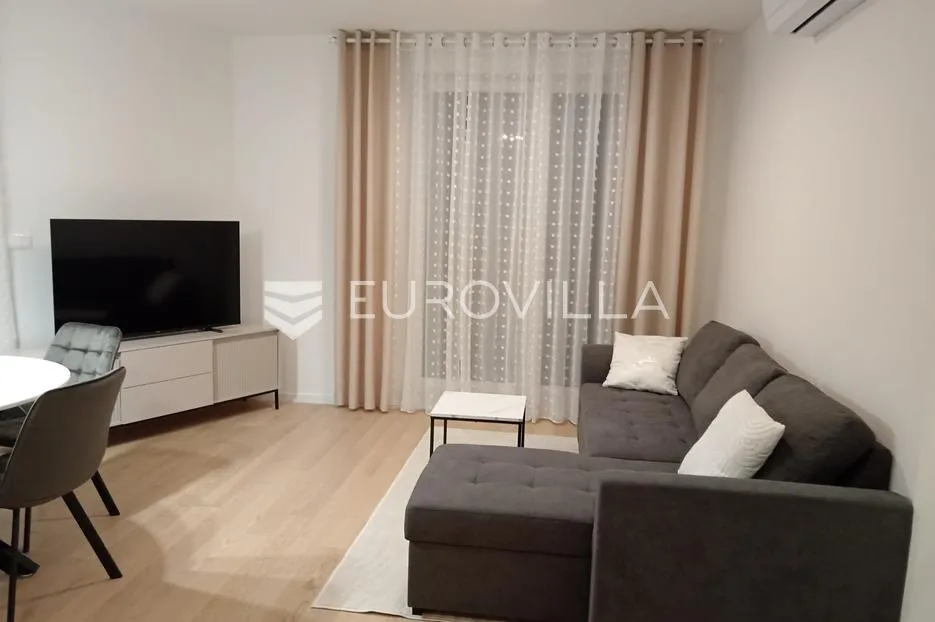 split, pazdigrad, moderno opremljen trosoban stan južne orijentacije za dugoročan najam - slika 2