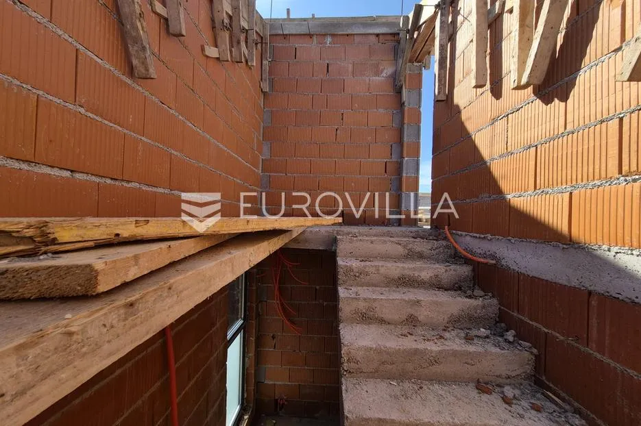 vir, apartman na 2. katu s krovnom terasom i pogledom na more - slika 17