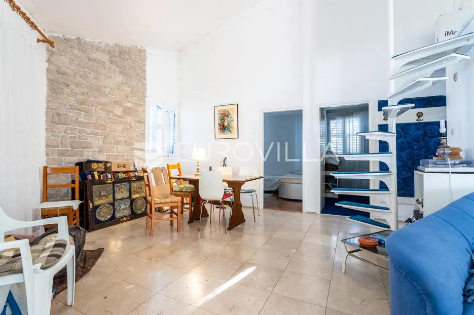brač, sumartin, prekrasna kuća, prvi red do mora površine 95m2, na zemljištu površine 1388 m2 - slika 11