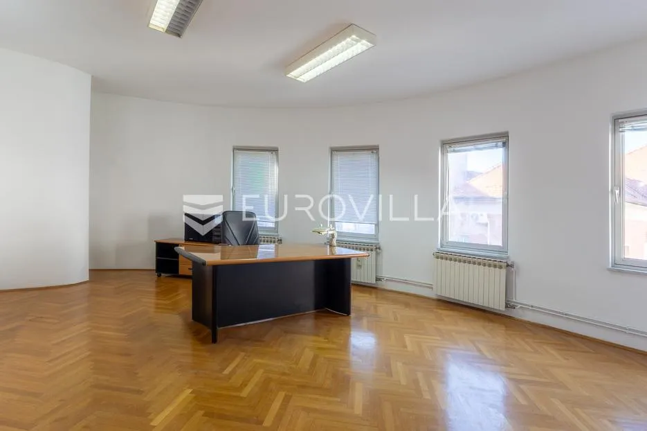slavonski brod, centar, stan 107 m² 50 m² potkrovlje - slika 2
