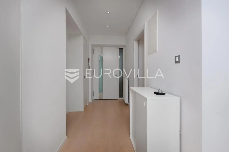 rijeka, donja vežica, peterosobni stan 186 m², dva balkona, parking - slika 11