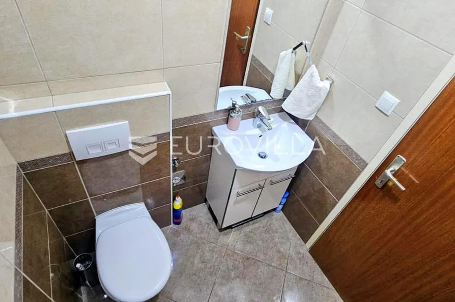split, pujanke trosoban stan od 79 m² u zgradi te ostavu u podrumu - slika 10
