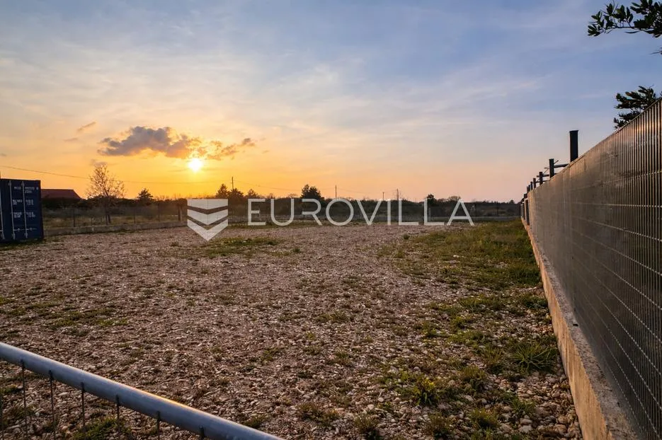 Zadar, Paljuv, ograđeno građevinsko zemljište 980 m² - Novigrad