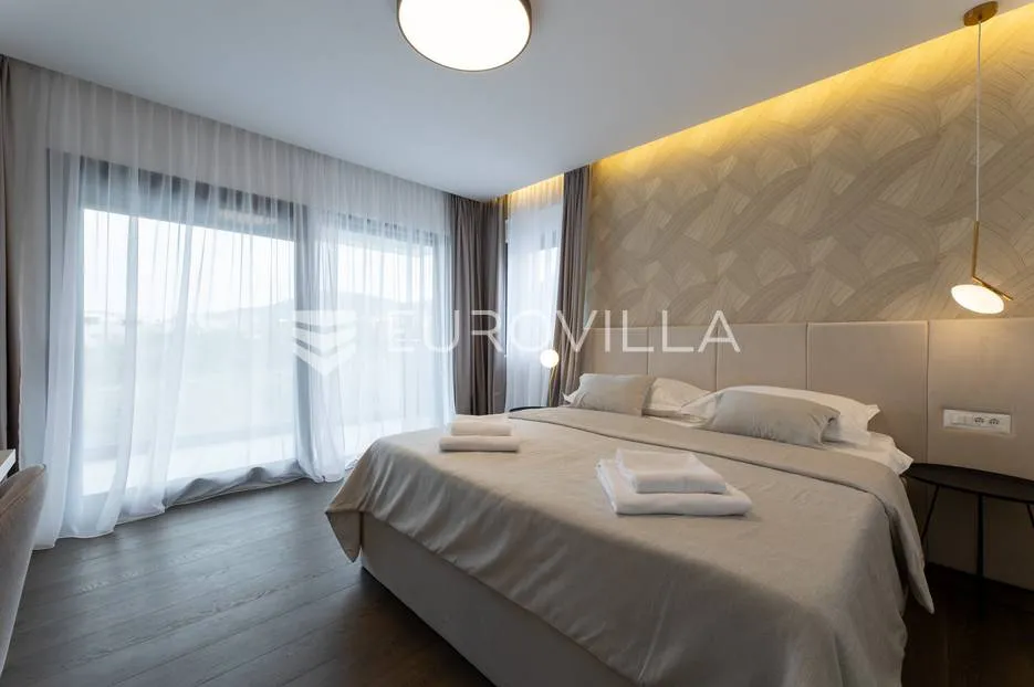 kaštel stari, luksuzna vila s bazenom i pogledom na more - slika 15