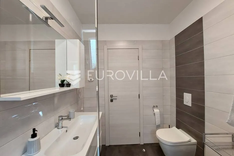 šišan, moderna villa s bazenom na mirnoj lokaciji - slika 16