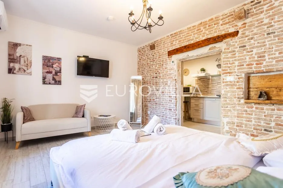 trogir, tri studio apartmana u centru grada - slika 16