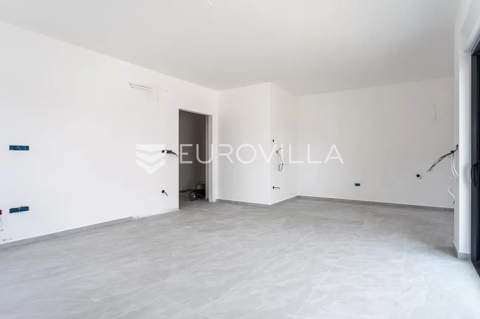 vodice, prostran dvosoban stan, 115,56 m² - slika 3
