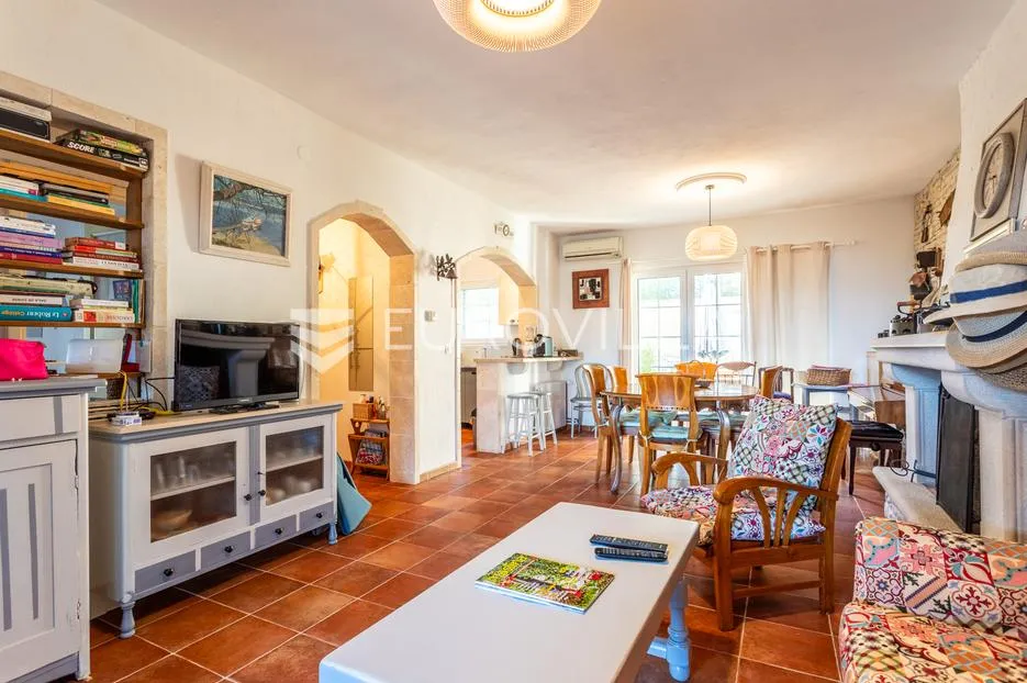 brač, supetar, kuća ukupne površine 372 m² na zemljištu površine 411 m² - slika 3