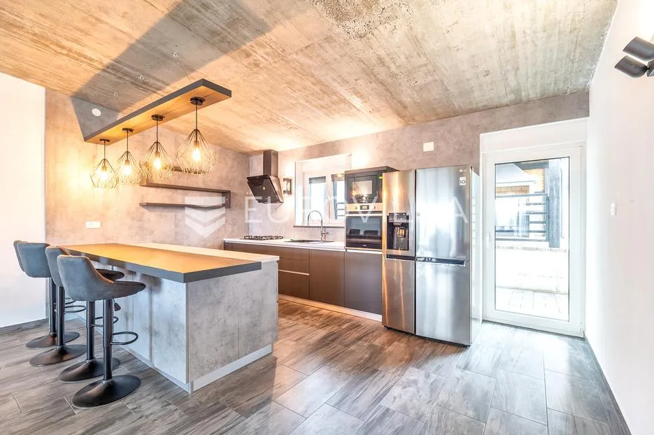 sveti ivan zelina, prekrasna dvojna kuća površine 385 m² - slika 2