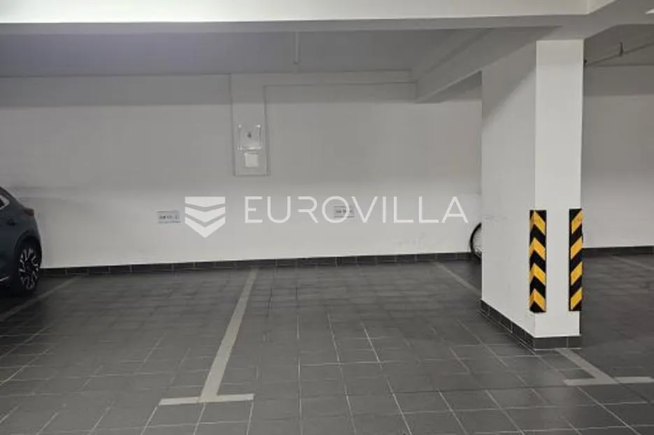 zagreb, donje svetice, prostran četverosoban stan, dva garažna parkirna mjesta, 143 m², vmd - slika 6